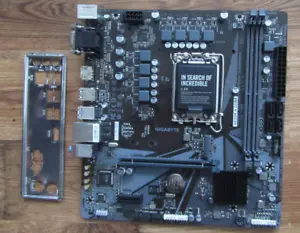 Carte mère et plaque arrière GIGABYTE H610M H DDR4 Intel LGA 1700 mATX